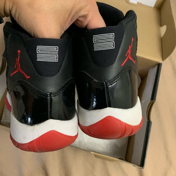 Air Jordan Bred 11 5.5 - Picture 3 of 7